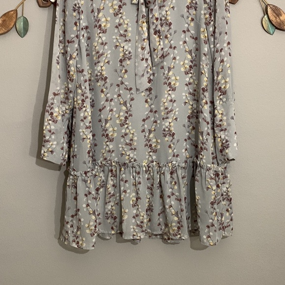 Entro Blue Gray Leaf Print Ruffle Hem Dress Size Small - Picture 3 of 8